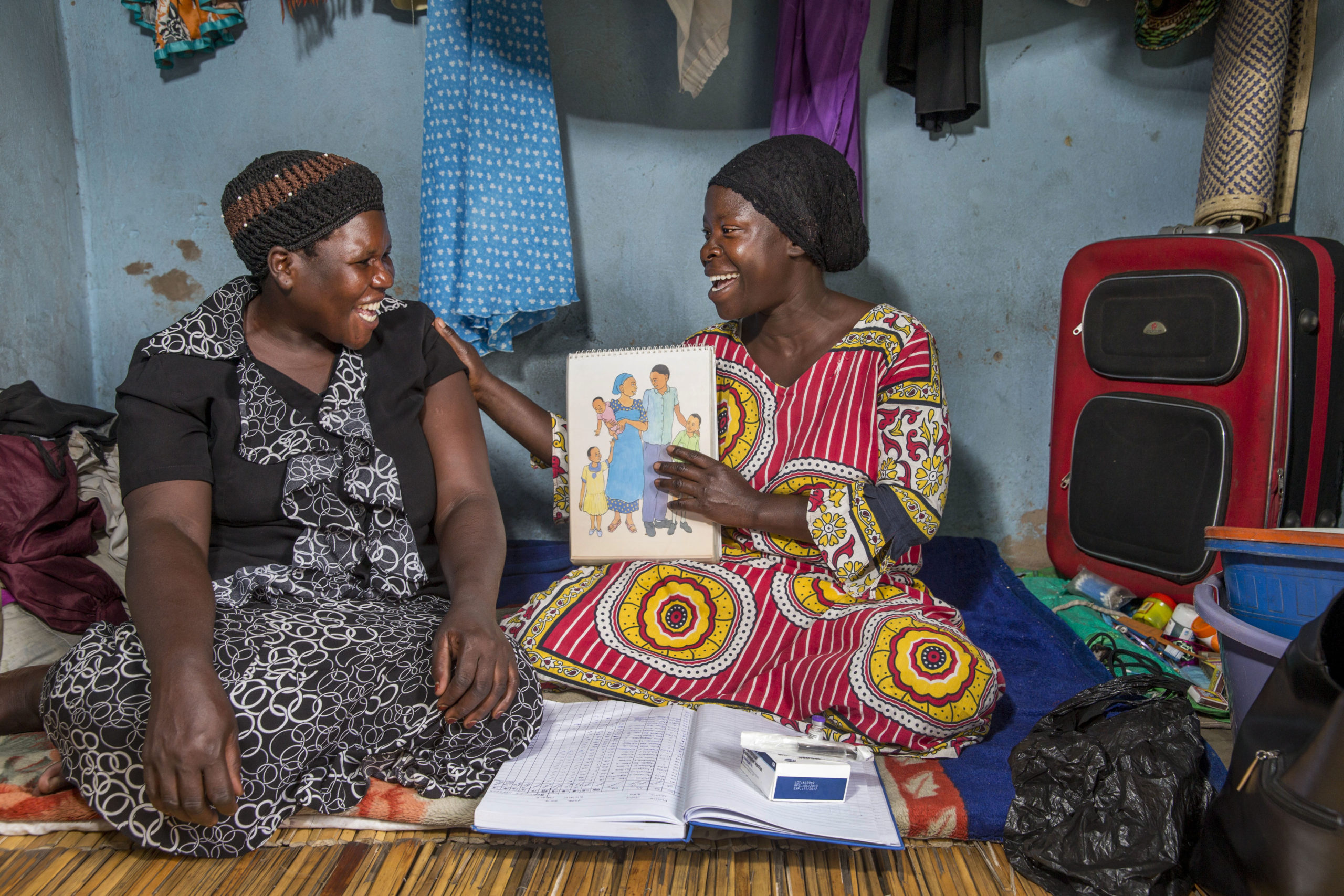 Community-health-worker-Ugandahttps___www.imagesofempowerment.org_wp-content_uploads_Full_Release_RHU_1367-scaled